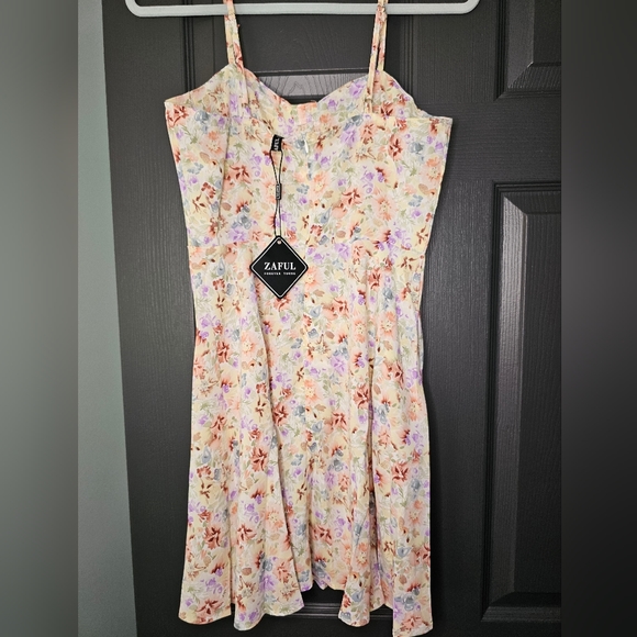 ZAFUL floral mini dress size small NWT - Picture 2 of 3